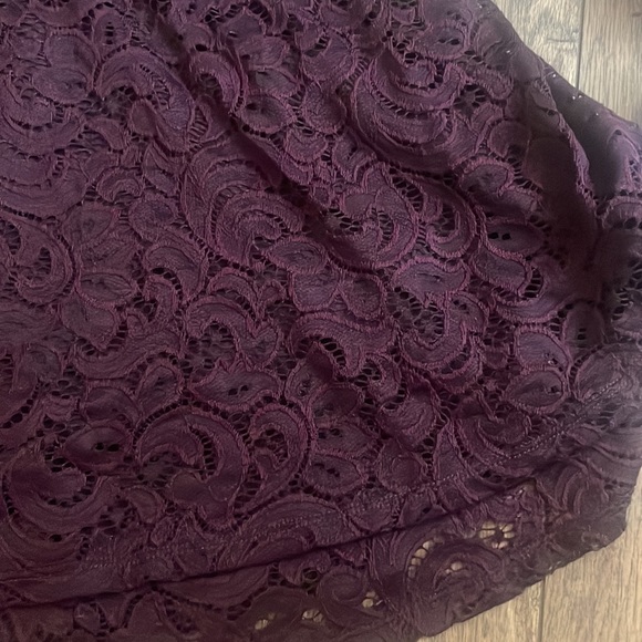 BURGUNDY/PURPLE SPRING FORMAL FLOWY DRESS - Picture 2 of 4